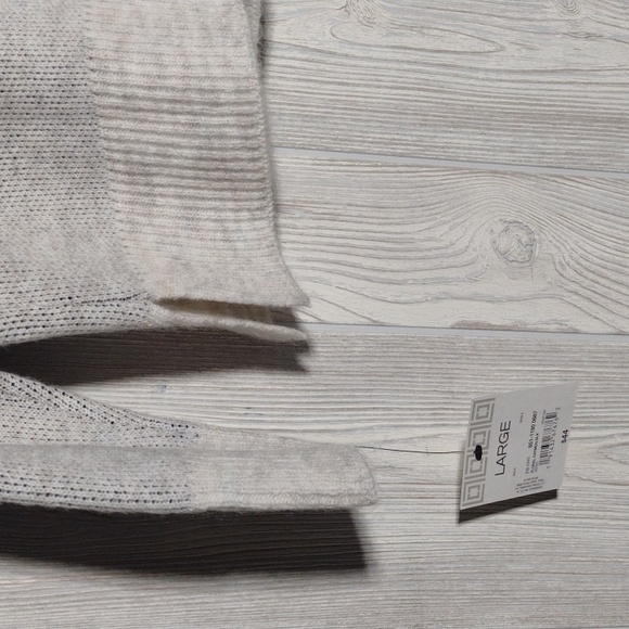 NWT Gorgeous Floral Knit Sweater - Picture 10 of 16